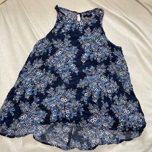 Women’s Gap tank top.